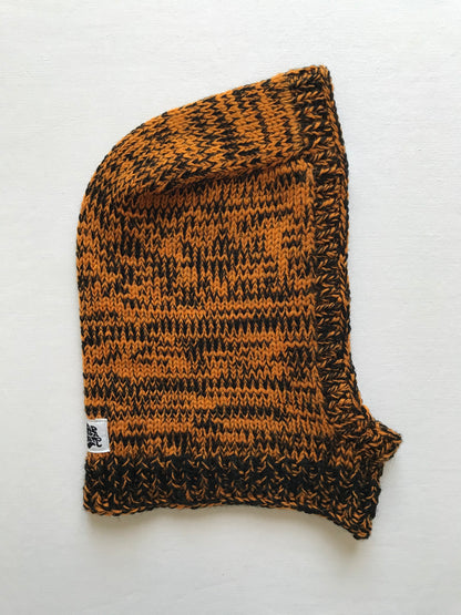 Cagoule noire et orange