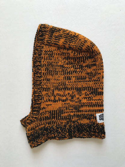 Cagoule noire et orange