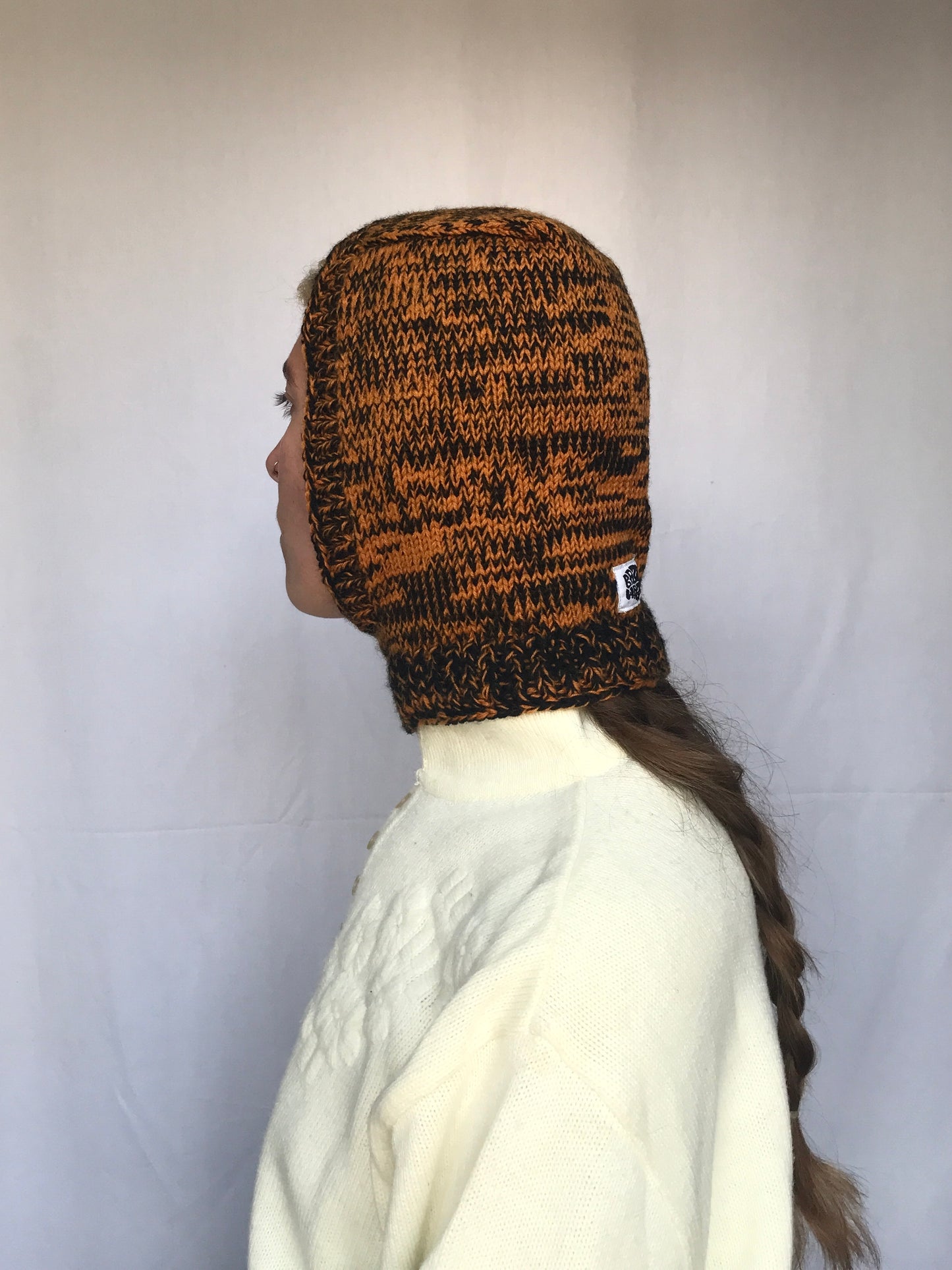 Cagoule noire et orange