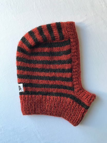 Cagoule rayée noire et orange rouille