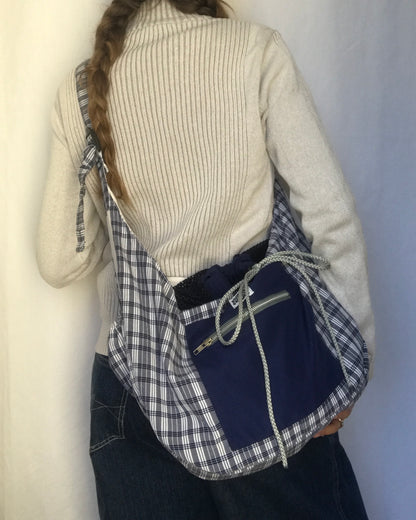Crossbody Bag à carreaux blanc et bleu marine