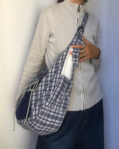 Crossbody Bag à carreaux blanc et bleu marine