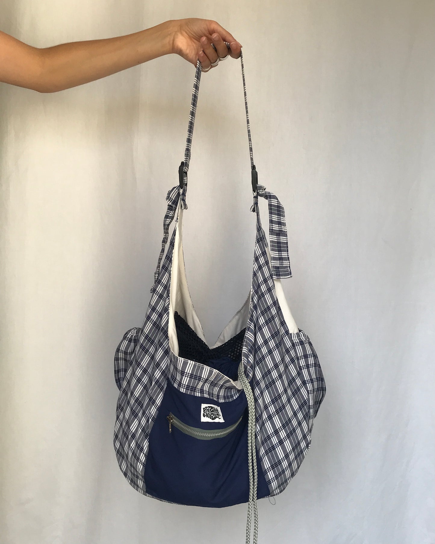 Crossbody Bag à carreaux blanc et bleu marine