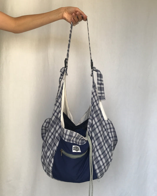 Crossbody Bag à carreaux blanc et bleu marine