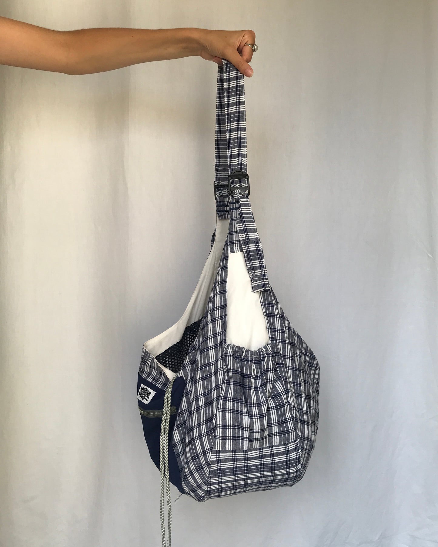 Crossbody Bag à carreaux blanc et bleu marine