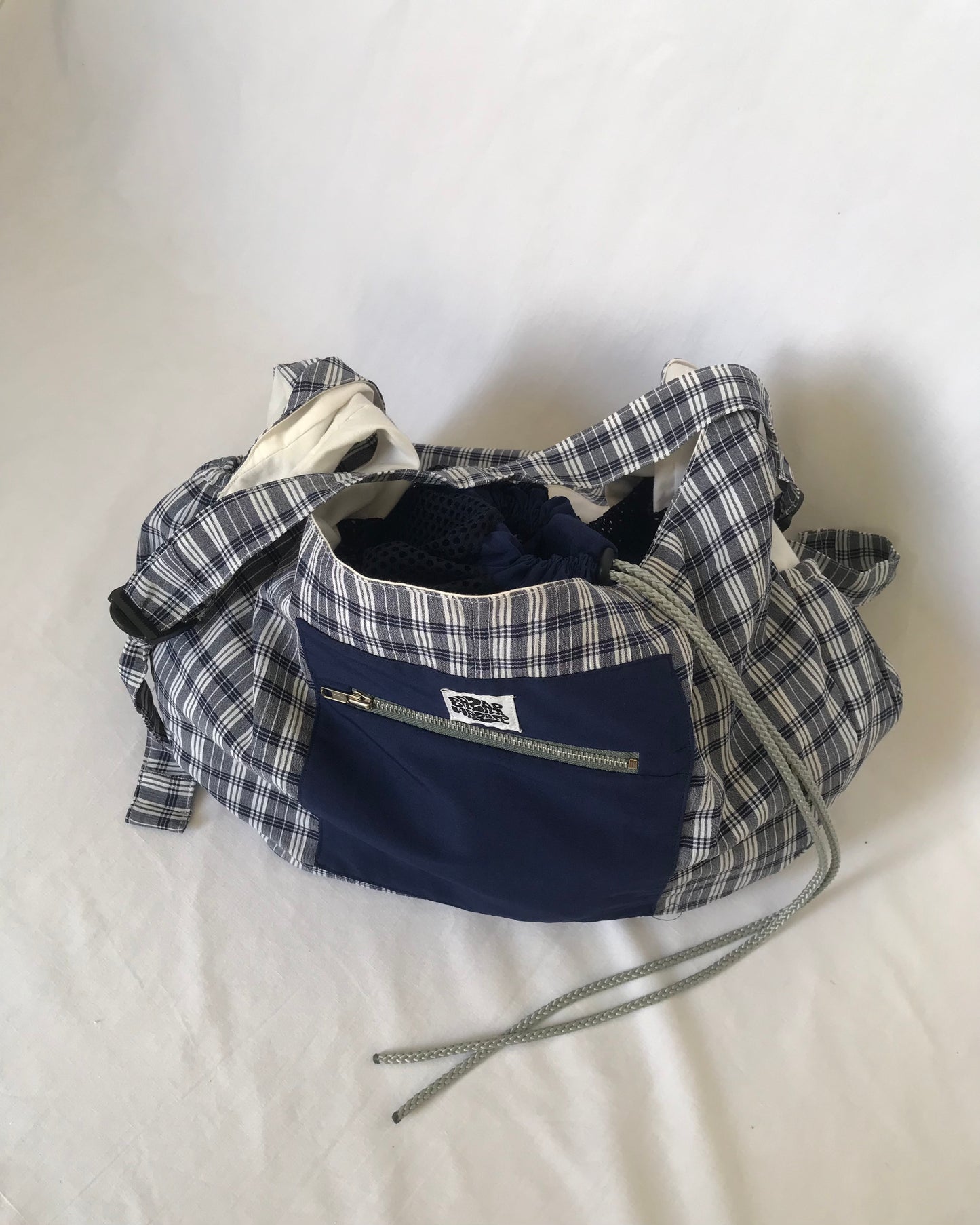 Crossbody Bag à carreaux blanc et bleu marine
