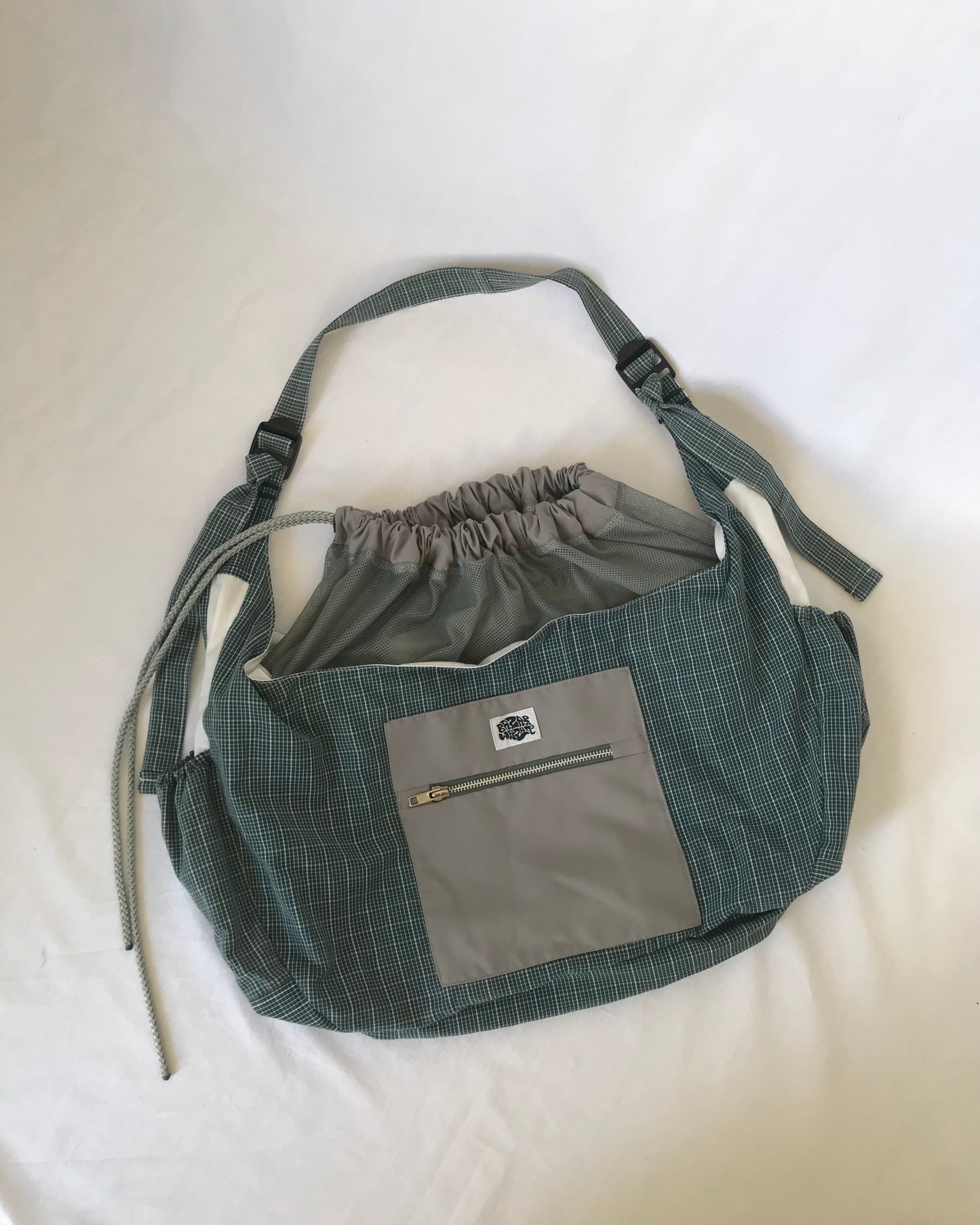 Crossbody Bag à carreaux vert et gris